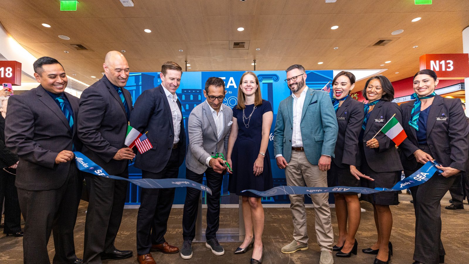 Alaska Airlines inauguró su ruta de Seattle a Roma en el debut del Boeing 787 Dreamliner