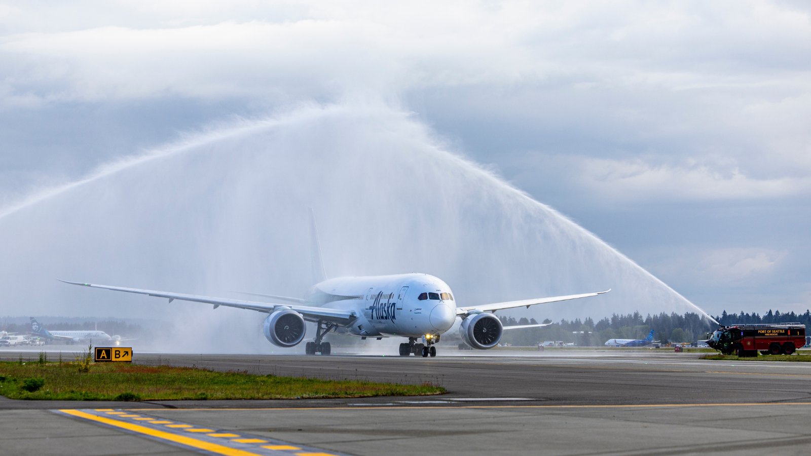 Alaska Airlines inauguró su ruta de Seattle a Roma en el debut del Boeing 787 Dreamliner en vuelos transatlánticos