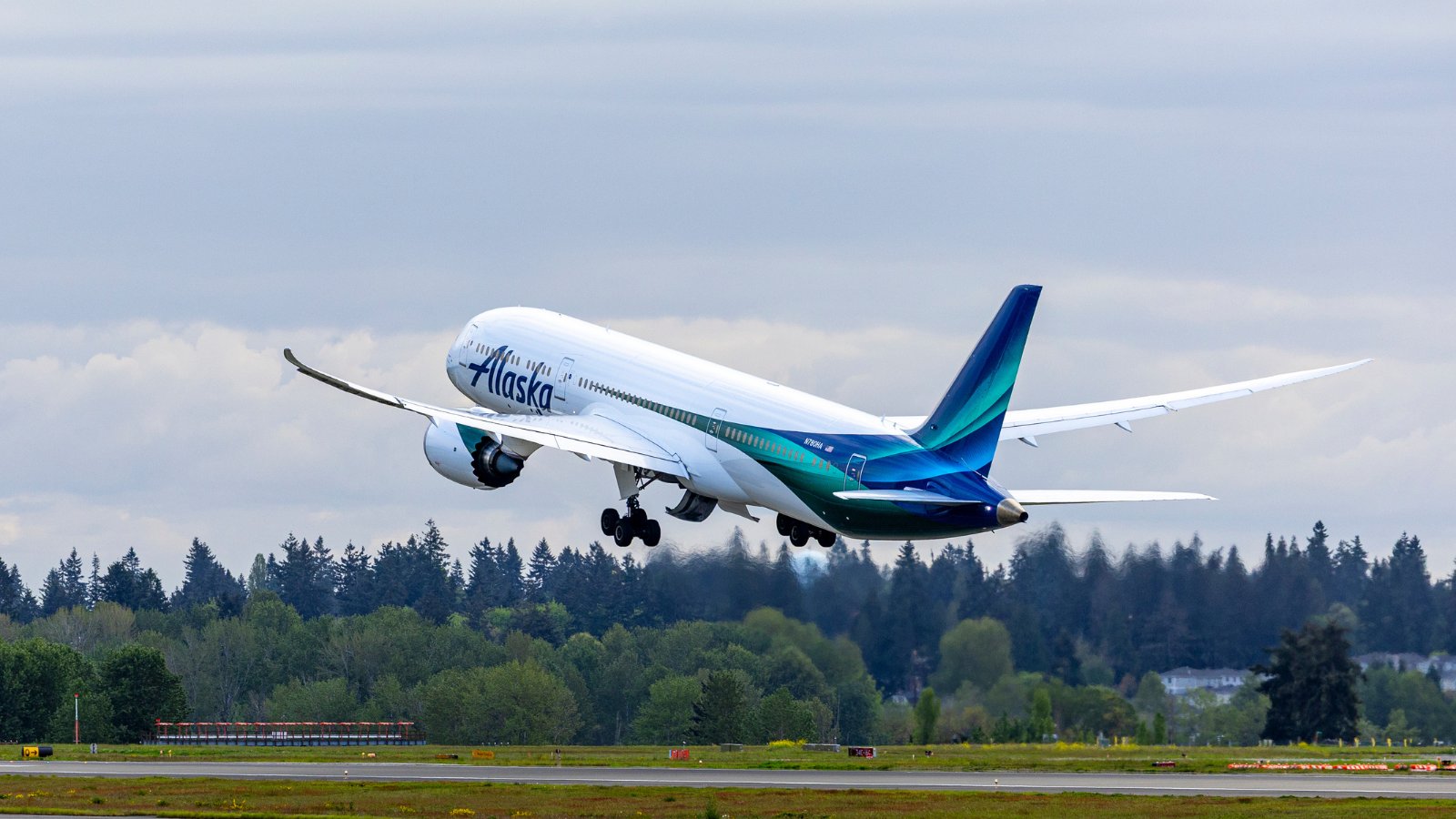 Alaska Airlines inauguró su ruta de Seattle a Roma en el debut del Boeing 787 Dreamliner
