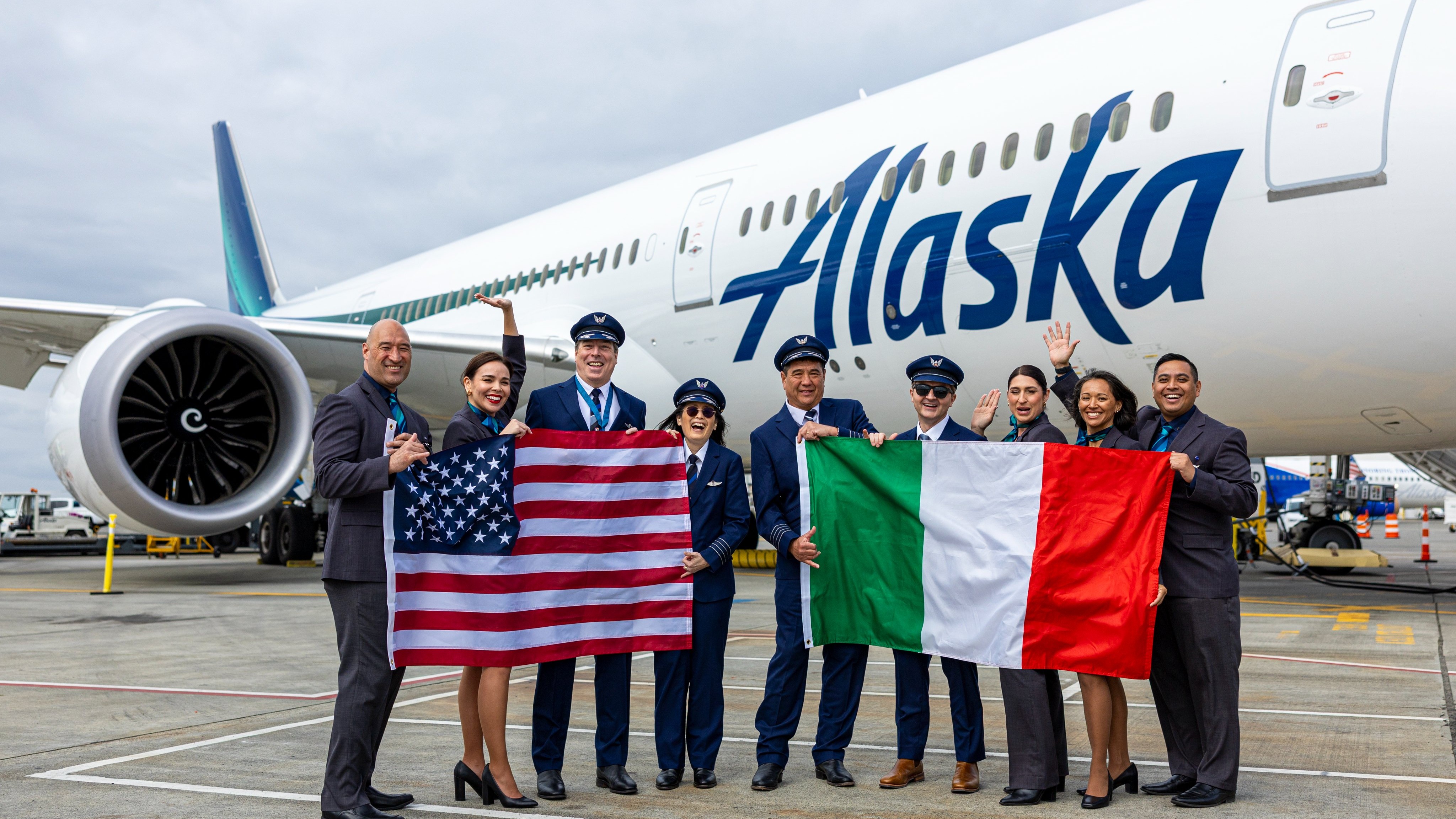 Alaska Airlines inauguró su ruta de Seattle a Roma en el debut del Boeing 787 Dreamliner