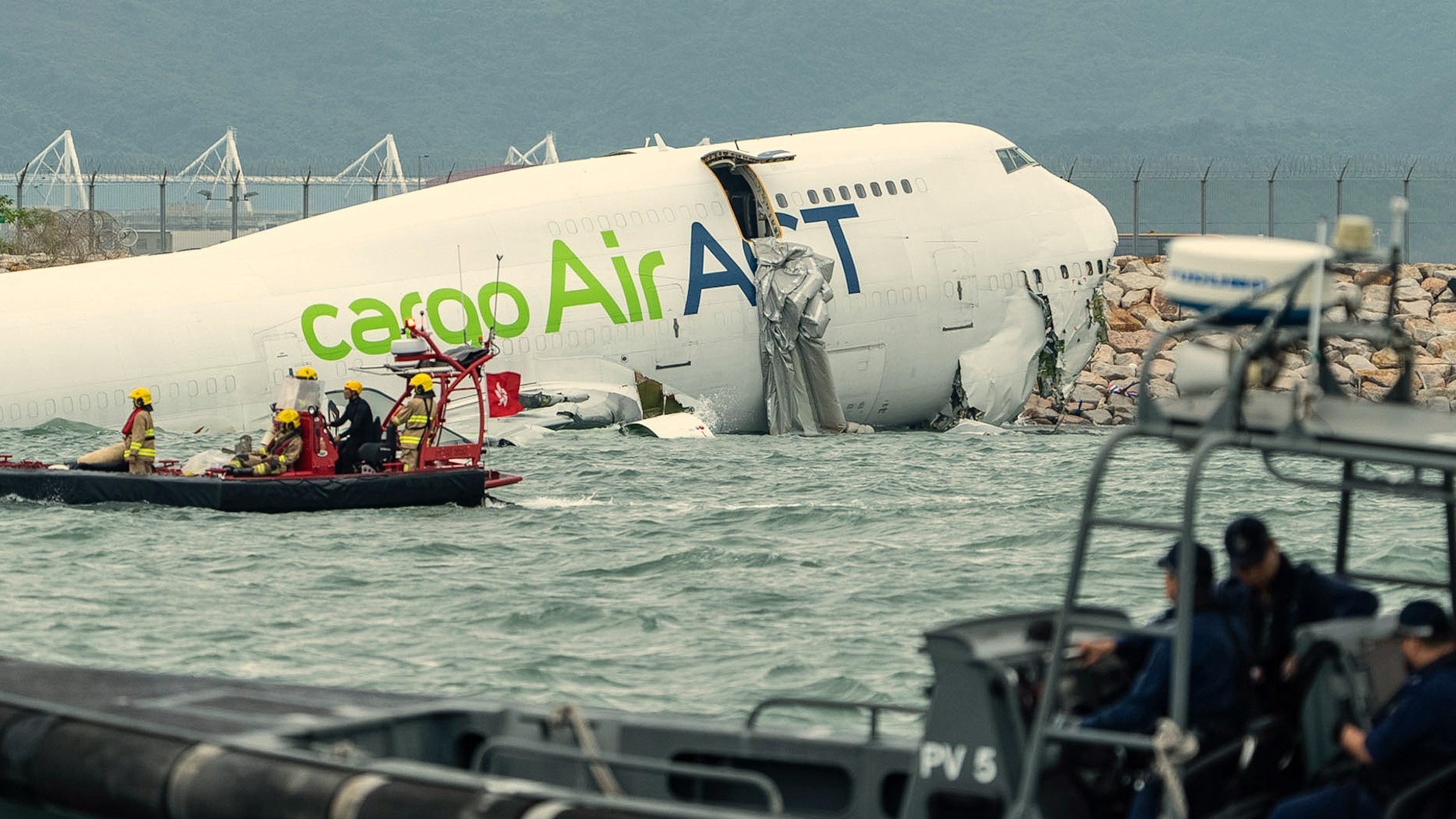 Boeing 747 cargo de Air ACT chocado en el agua