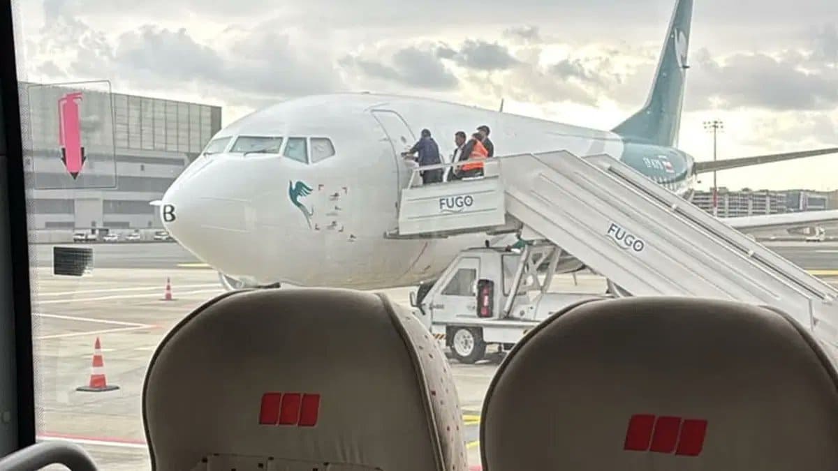 Boeing 737 Caspian Airlines incautado en Estambul