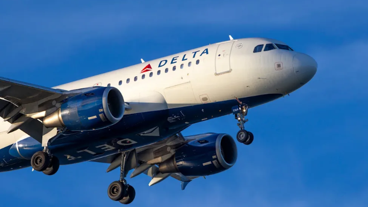 Delta Airlines eliminará el servicio a bordo gratuito en vuelos de corto alcance