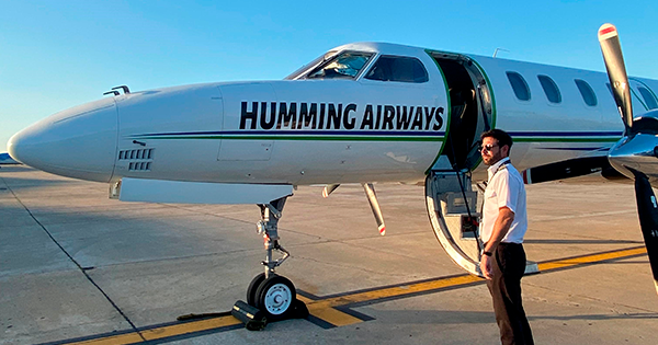 Avion de Humming Airways