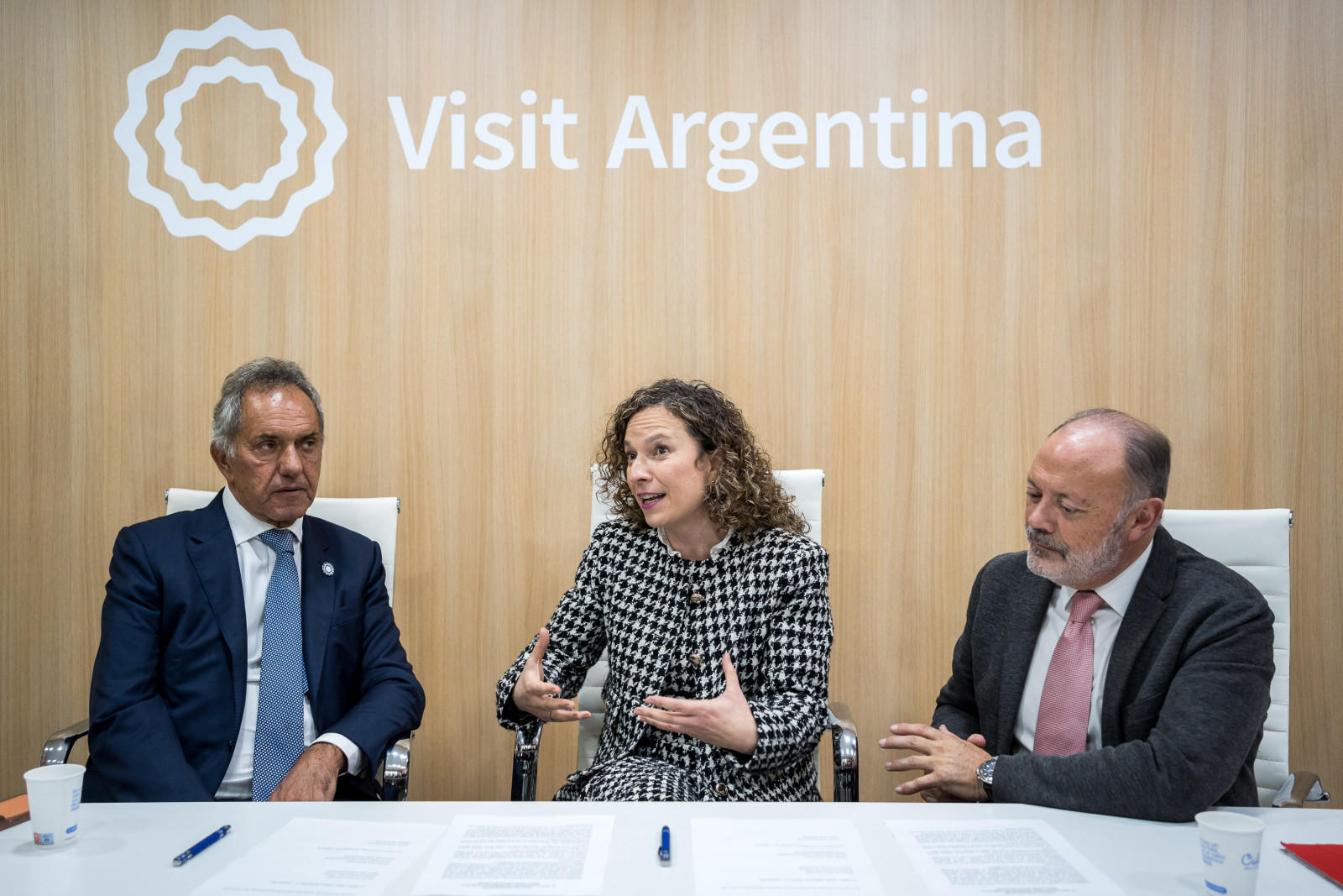 Autoridades de Argentina y de Iberia en la Feria de Turismo en Madrid