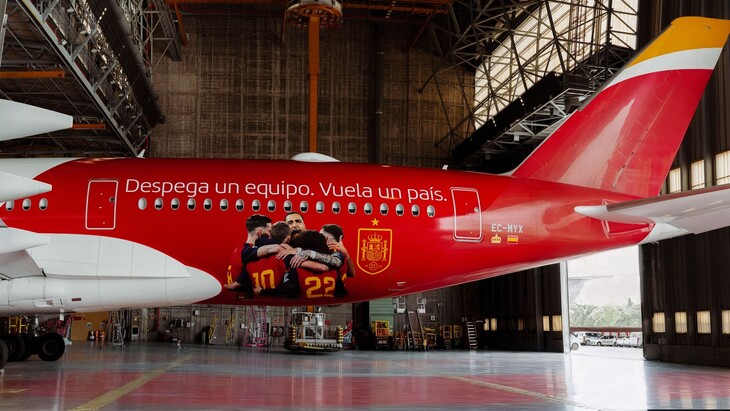 Iberia presenta el Airbus A350 que trasladará a la Selección Española al Mundial 2026