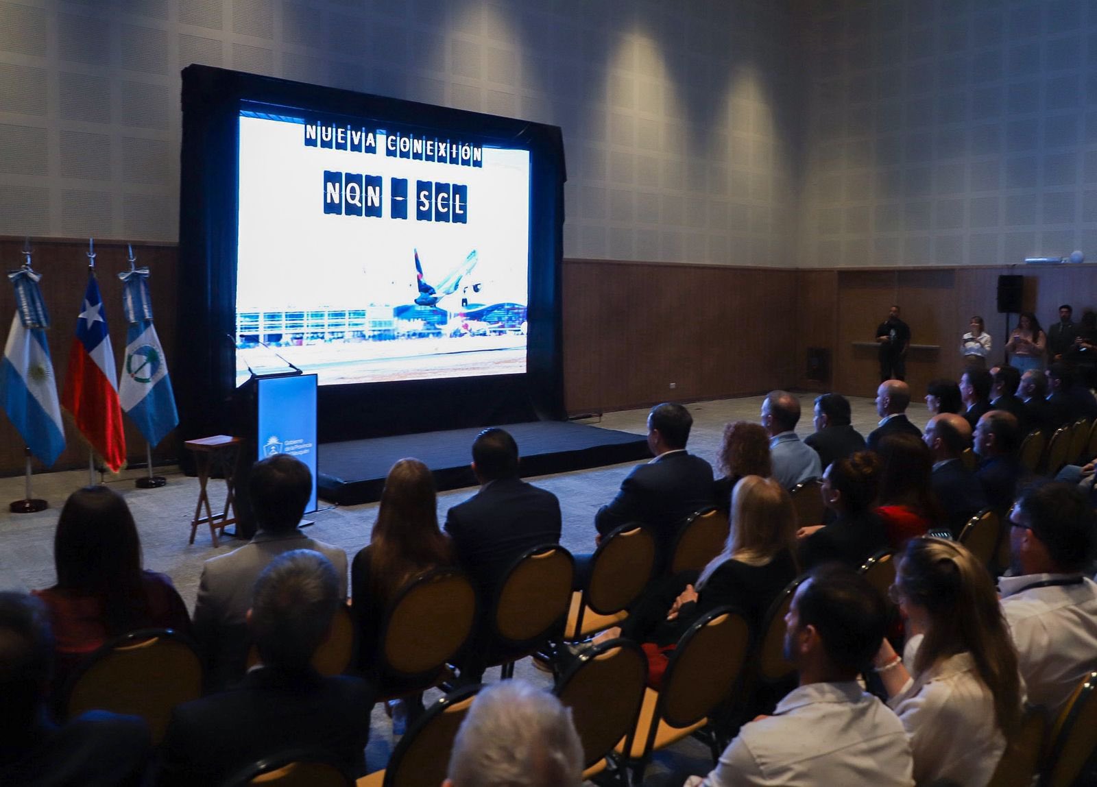 Anuncio vuelta de la ruta Neuquen-Santiago de Chile