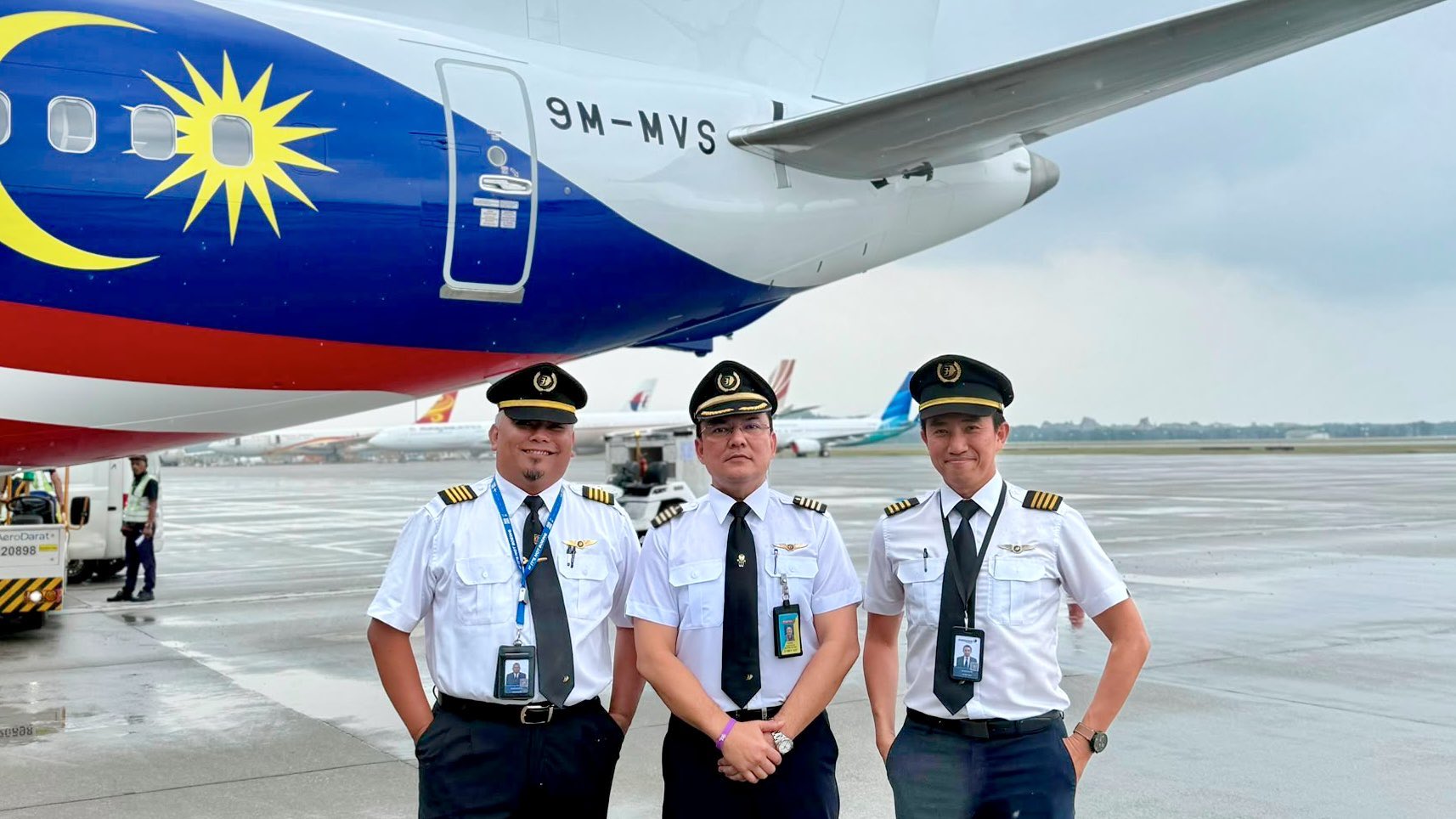 Pilotos Malysia Airlines Boeing 737