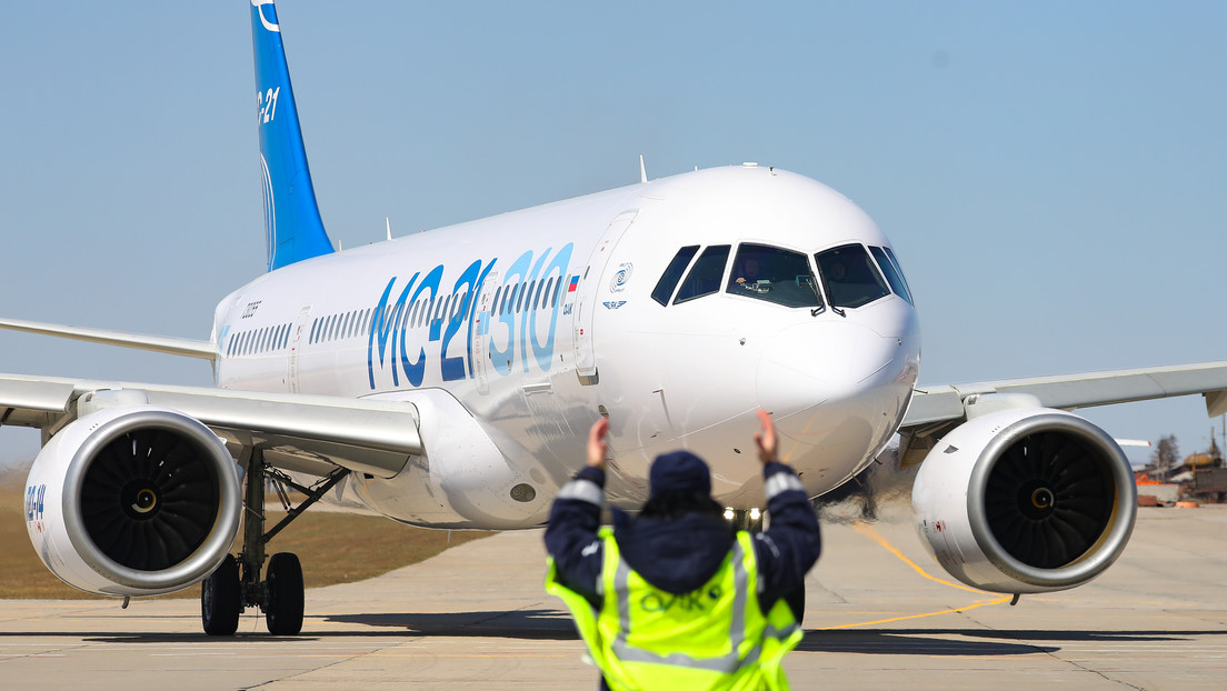 MC-21 avión de producción rusa