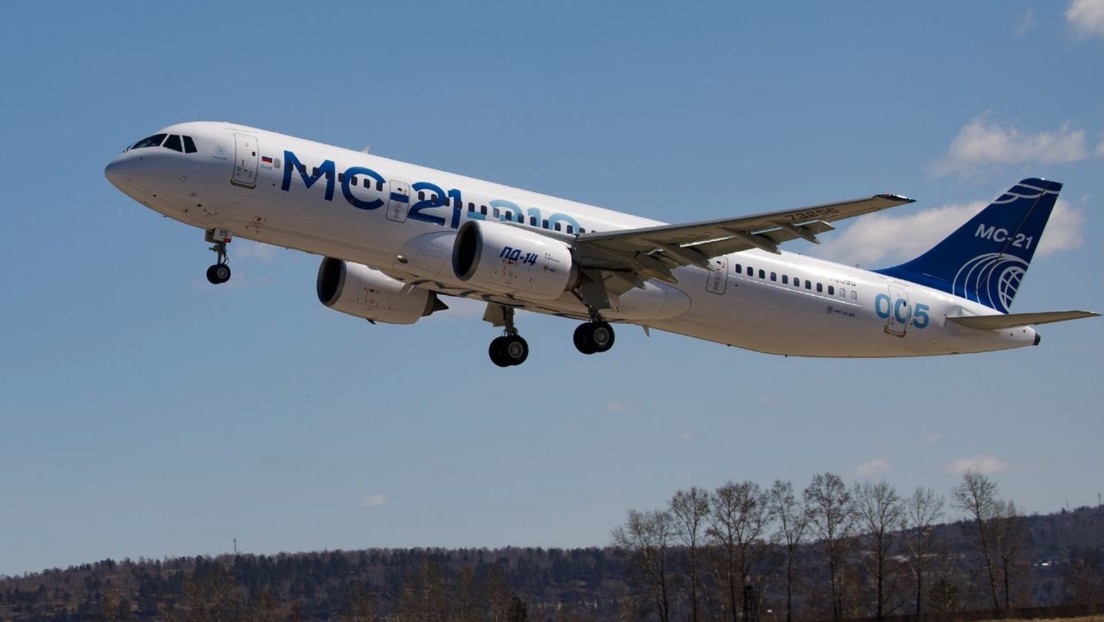 MC-21 despegando