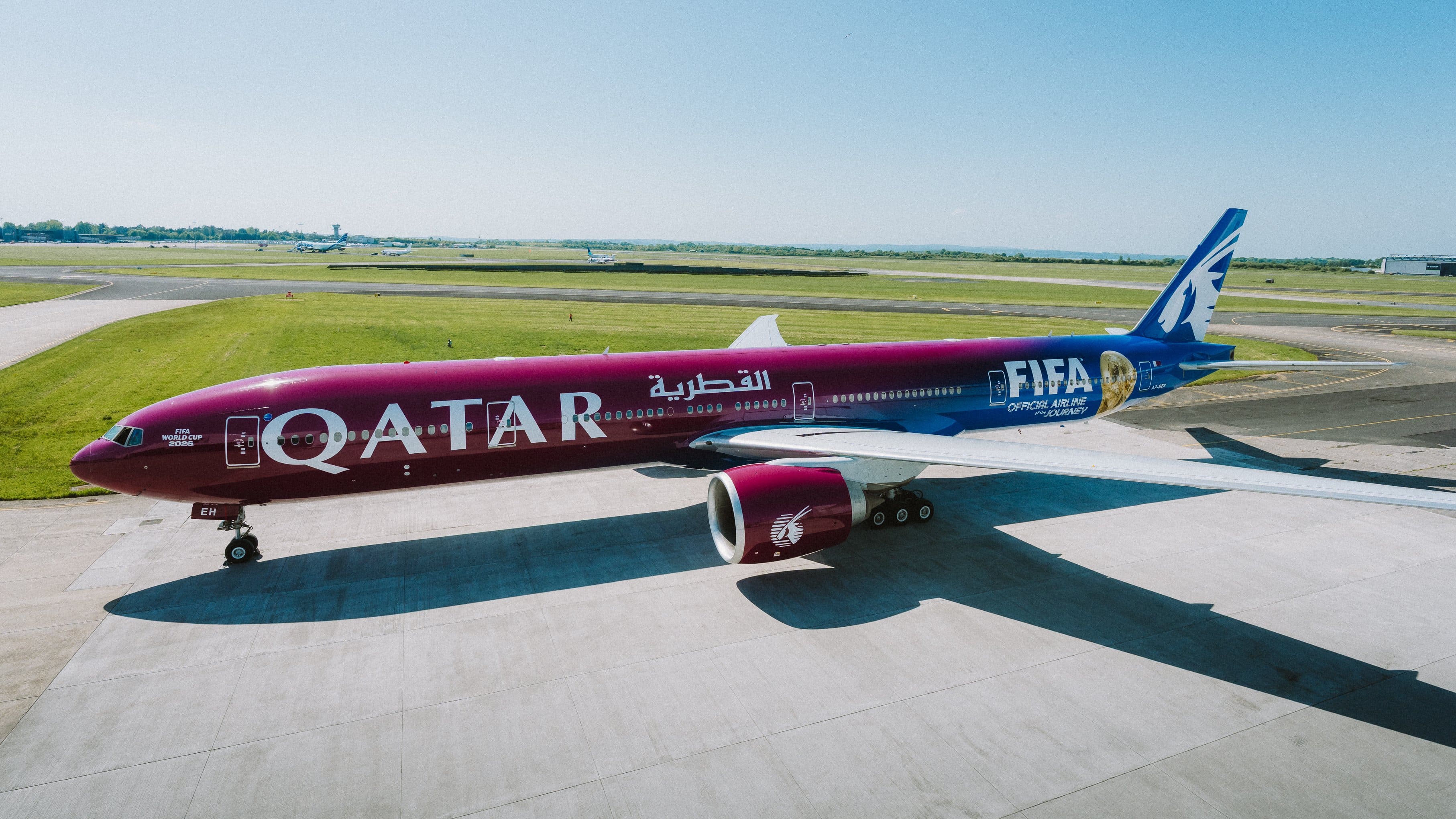 Qatar airways presenta un boeing 777 con livery especial por el mundial 2026