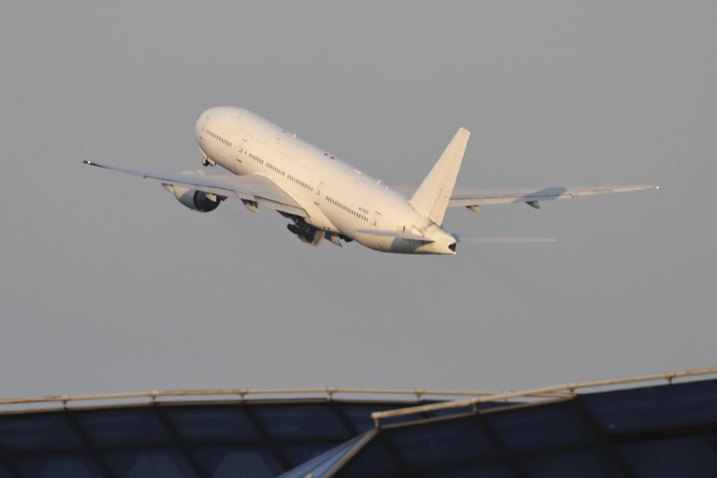 Avión Boeing 777-212 que realiza la ruta