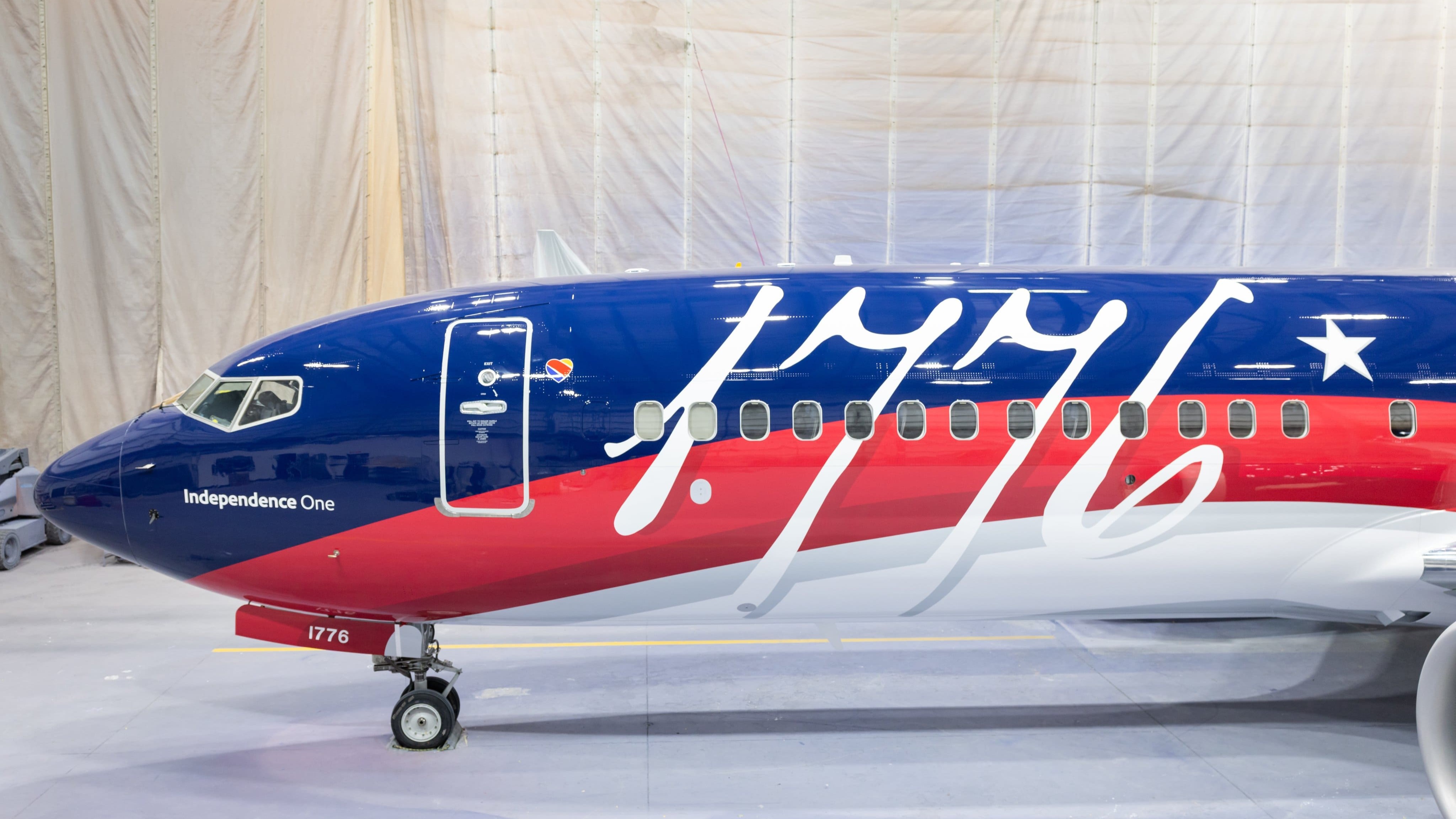 Southwest presentó un Boeing 737 MAX 8 con un tremendo livery para celebrar los 250 años de Estados Unidos