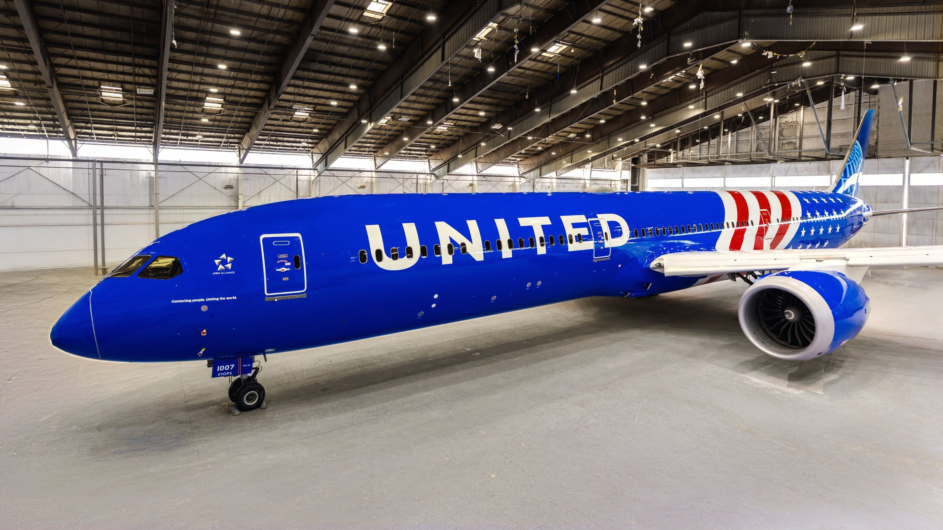United presenta dos aviones con livery especial por los 250 años de la independencia de Estados Unidos