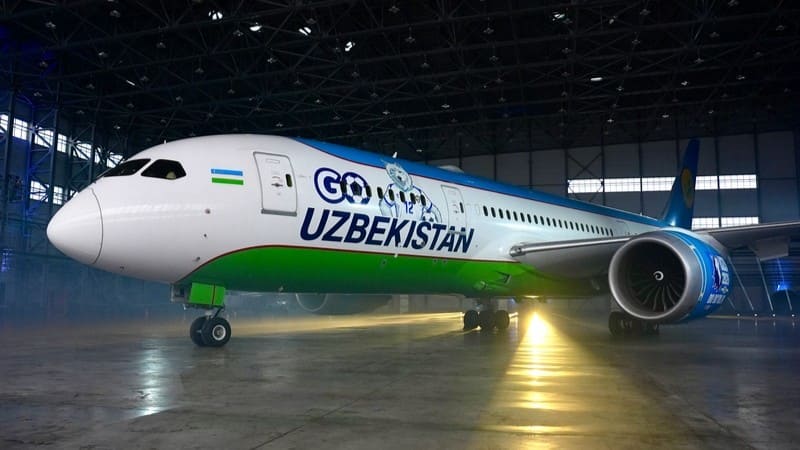 Uzbekistán Airways presentó un Boeing 787-8 Dreamliner con un livery especial por el primer Mundial de su historia.
