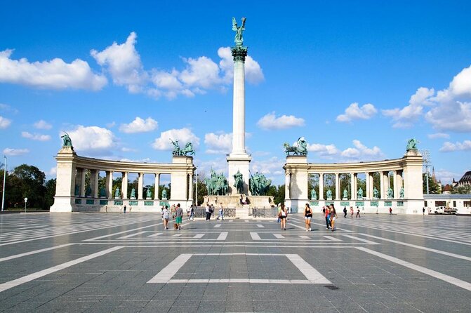 Avenida Andrássy y la Ópera Estatal