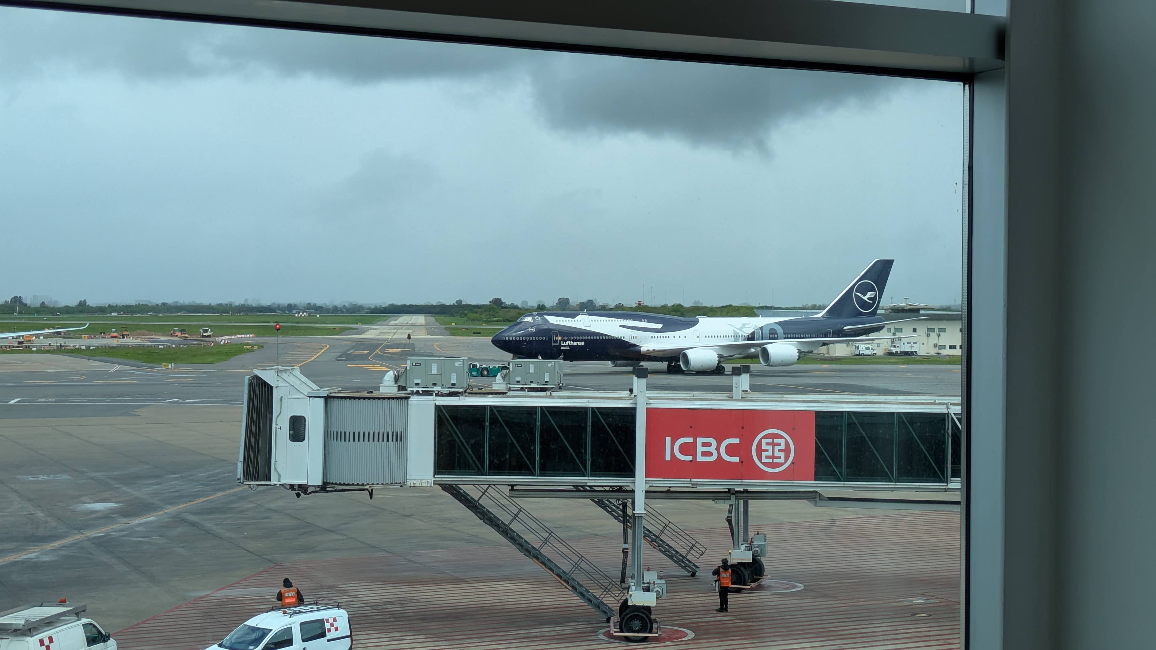 Boeing 747-8 Lufthansa livery 100 años