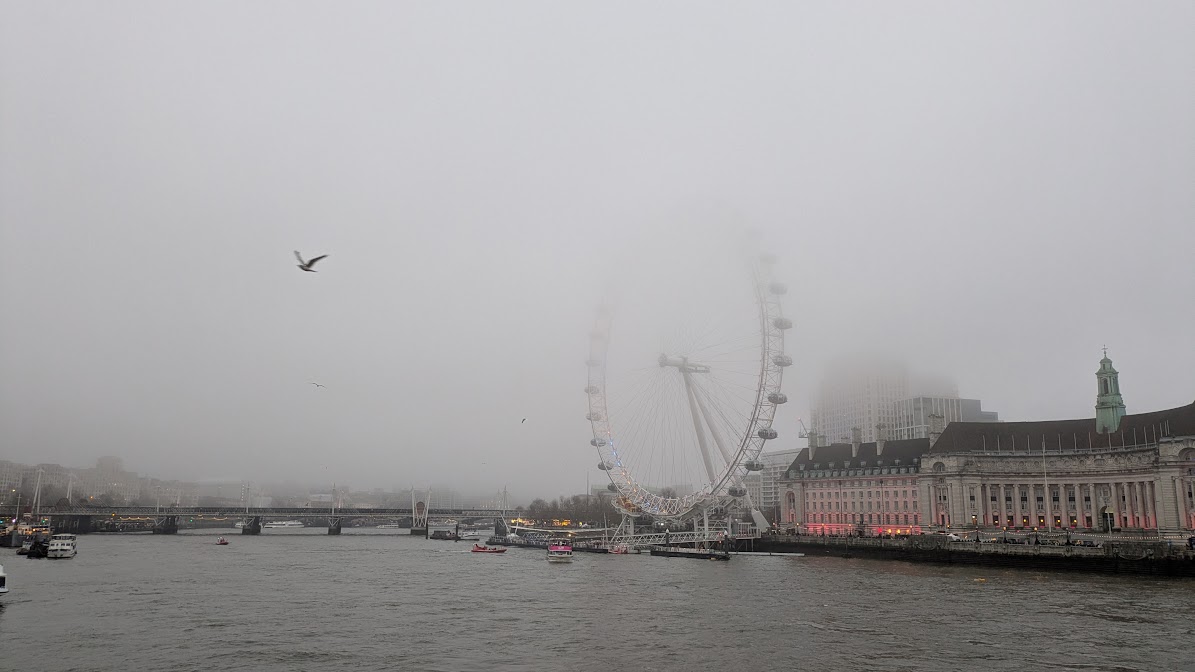 London Eye con niebla