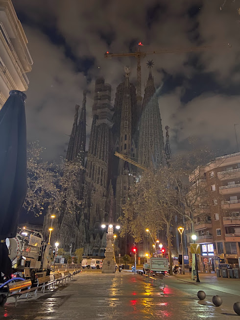 Sagrada Familia de noche