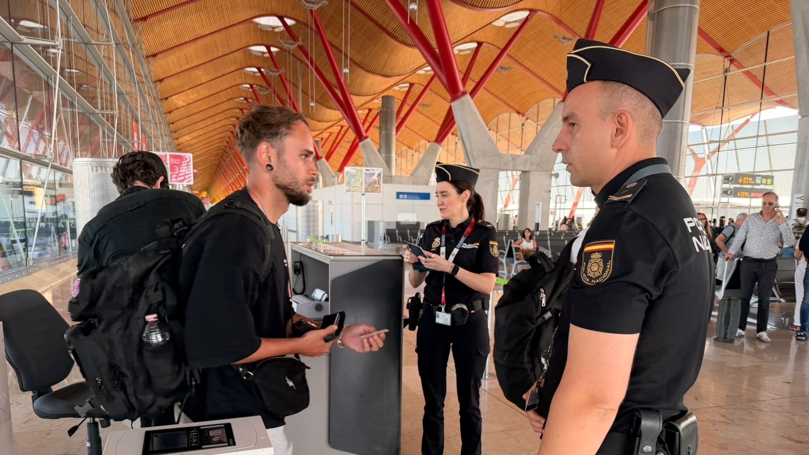 España controlará a los pasajeros que viajen desde Italia