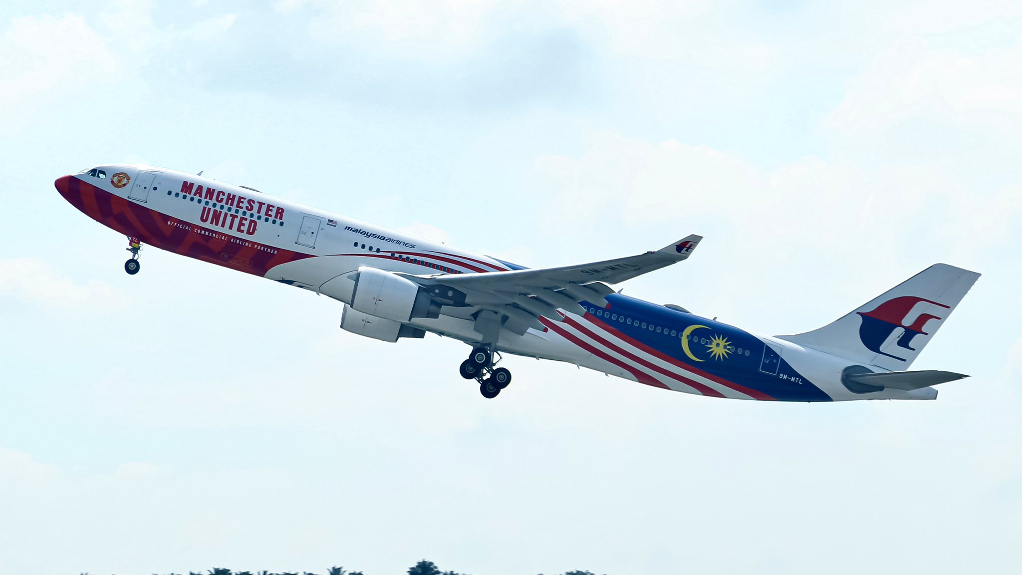 Airbus 330 Malaysia Airlines livery Manchester United