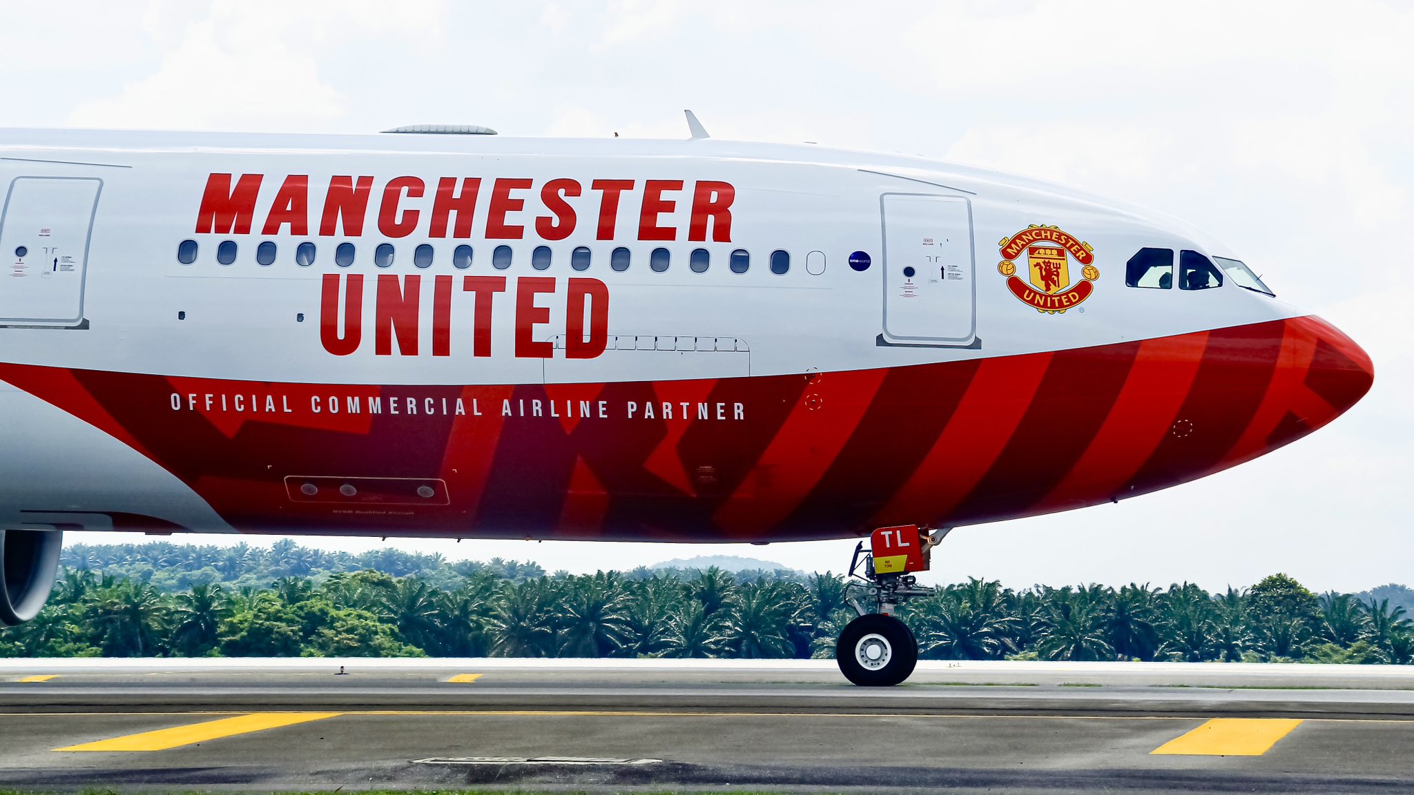 Airbus 330 Malaysia Airlines livery Manchester United 2