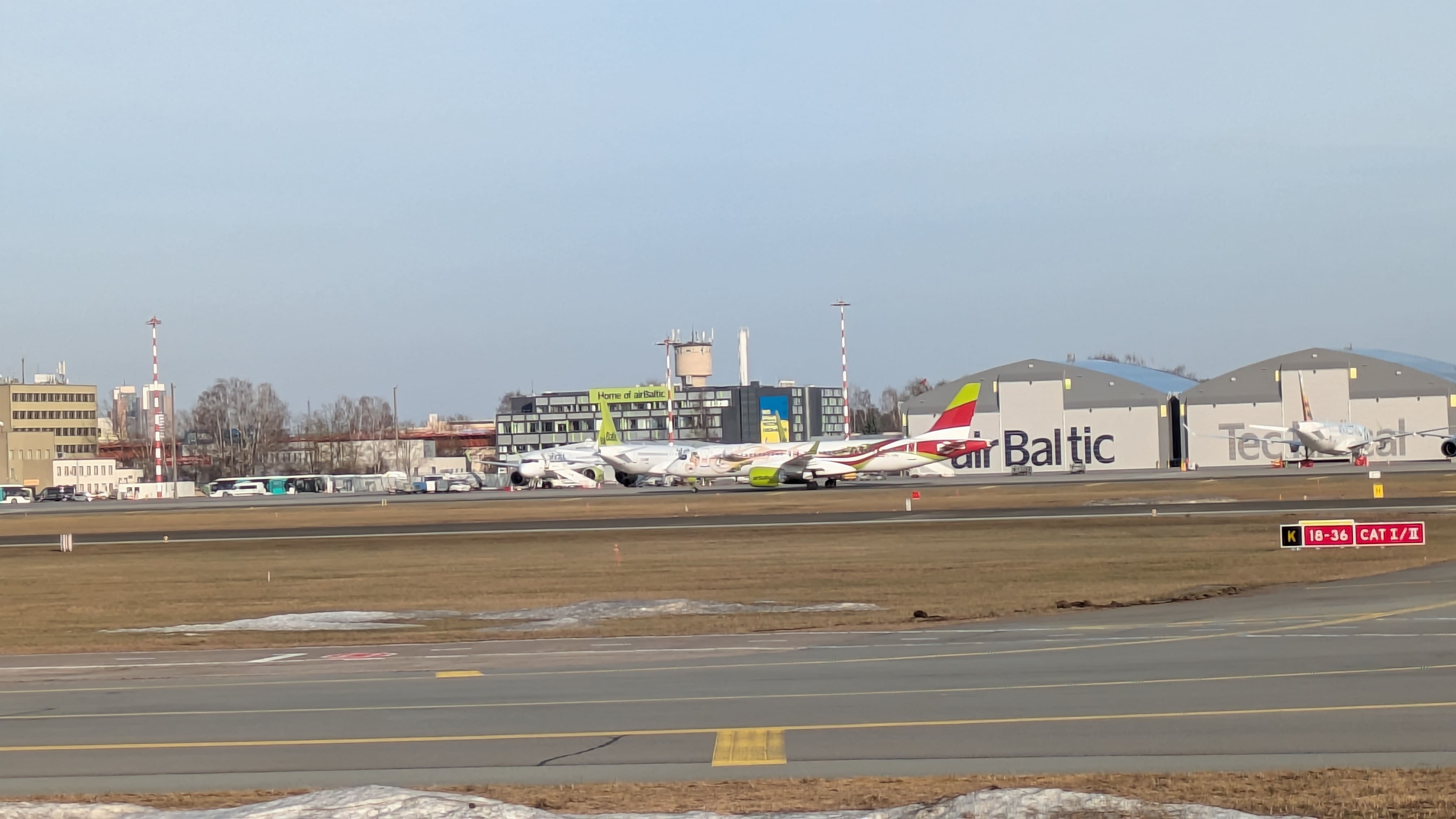 El mejor lugar para ver aviones en el Aeropuerto de Riga